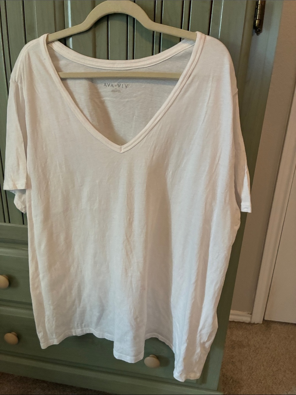 Ava & Viv White V-Neck Short Sleeve Tee